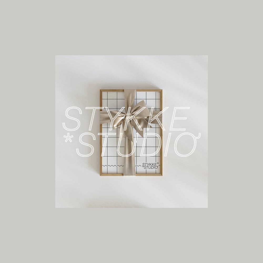 Festive Frame Mockup Gift & Bow | Champagne 1242
