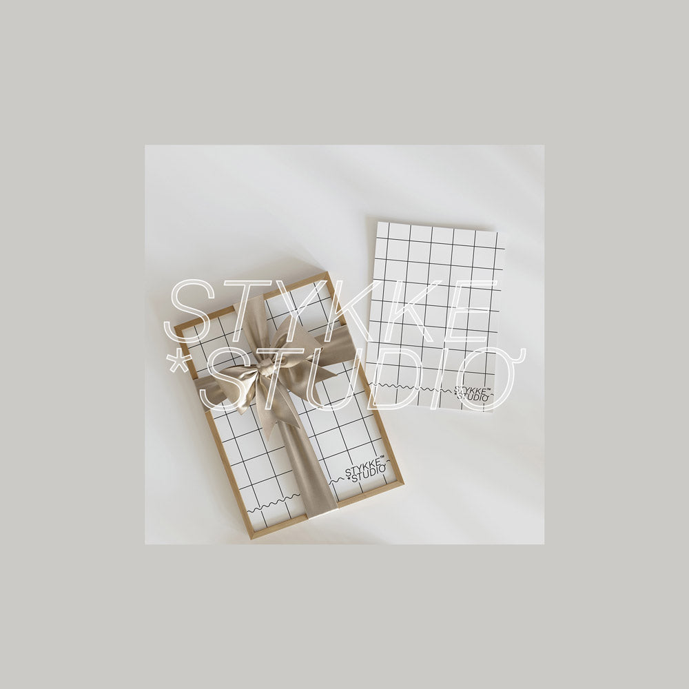 Festive Frame Mockup Gift & Bow | Champagne 1243